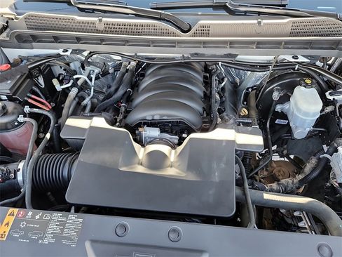 Used 2018 Chevrolet Silverado 1500 LTZ Z71 w/ Redline Edition image 13