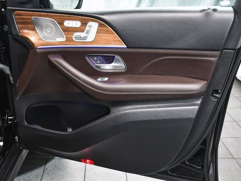 Used 2023 Mercedes-Benz GLS 450 4MATIC image 18