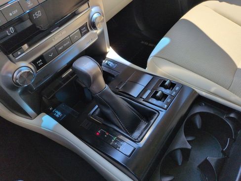 Used 2020 Lexus GX 460 Premium w/ Premium Package AWD/4WD image 24