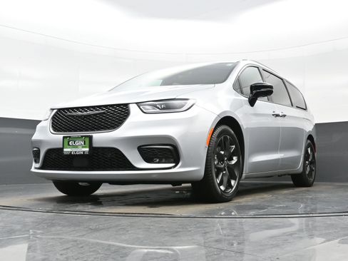 New 2026 Chrysler Pacifica Limited w/ S Appearance Package image 12