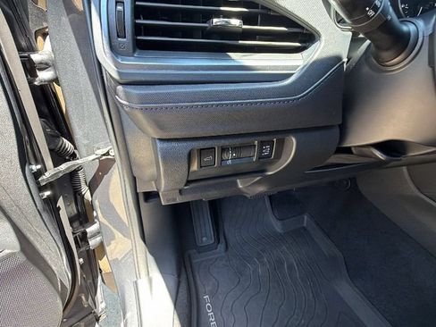 Used 2025 Subaru Forester Limited AWD/4WD image 31