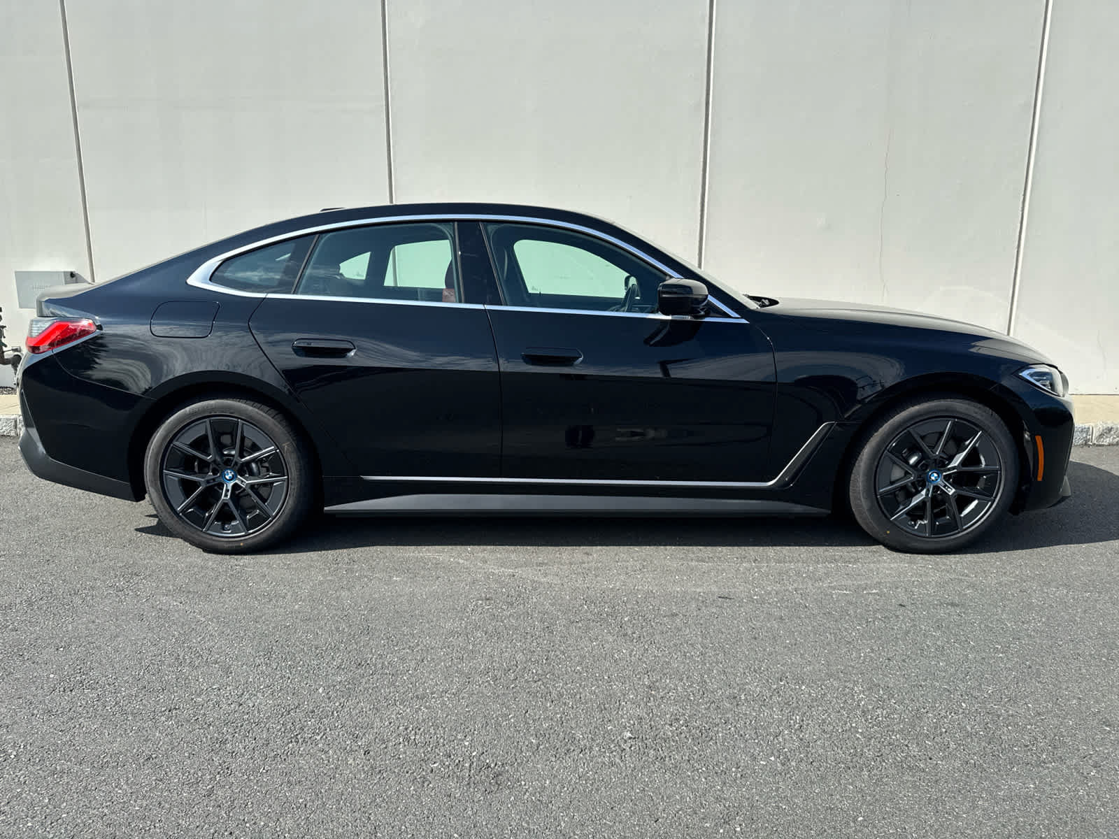 Used 2024 BMW i4 eDrive35 RWD image 5