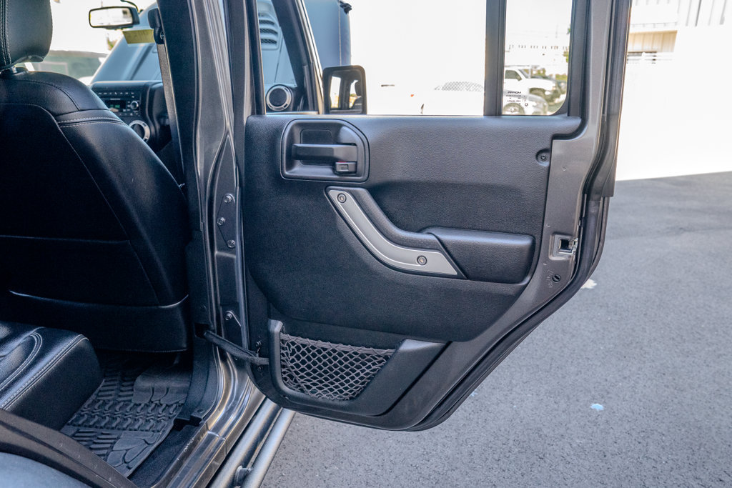 Used 2016 Jeep Wrangler Unlimited Rubicon AWD/4WD image 24