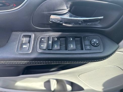 Used 2019 Dodge Grand Caravan SXT FWD image 19