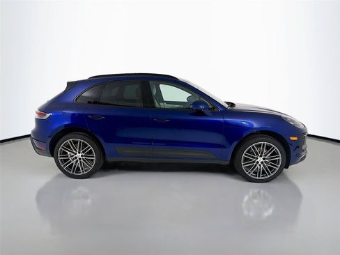 Certified 2026 Porsche Macan AWD/4WD image 29