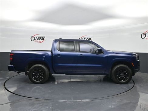 Used 2023 Nissan Frontier SV image 6