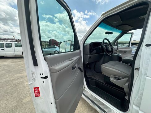 Used 2000 Ford E-350 and Econoline 350 Super Duty RWD image 14