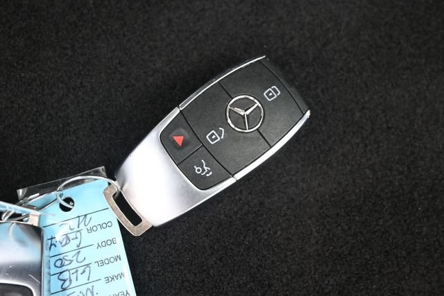 Used 2023 Mercedes-Benz GLB 250 image 34