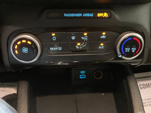 Used 2022 Ford Escape SE image 24