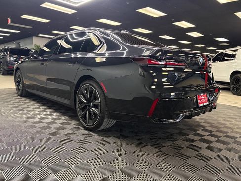 Used 2025 BMW 740i w/ Premium Package image 9