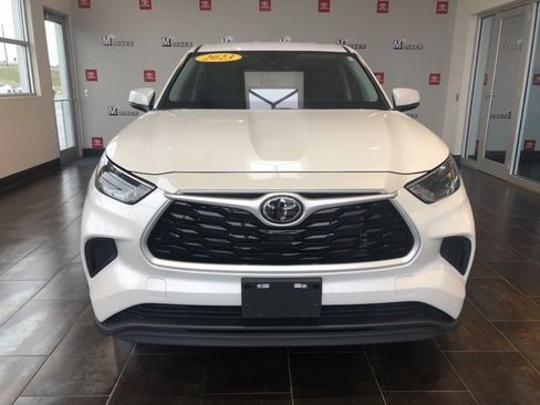 Used 2023 Toyota Highlander L image 2