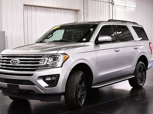 Used 2021 Ford Expedition XLT image 3