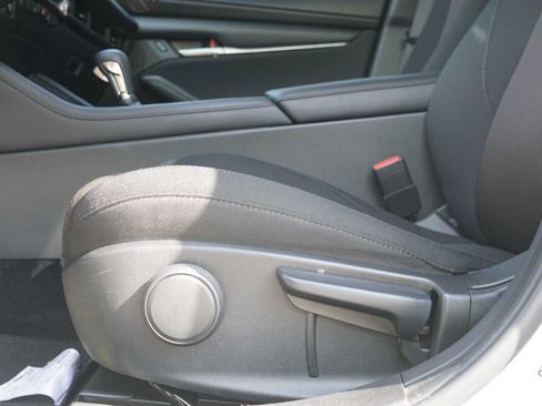 Used 2025 MAZDA MAZDA3 s FWD image 18