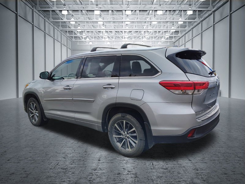 Used 2018 Toyota Highlander XLE AWD/4WD image 7
