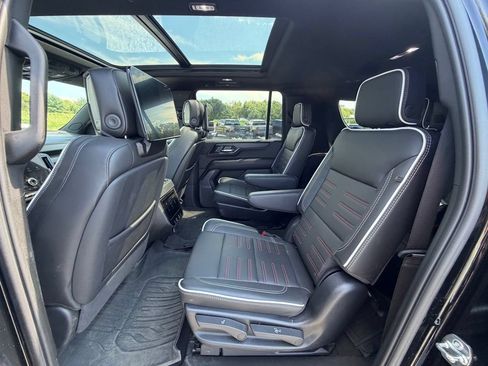 Used 2025 GMC Yukon XL AT4 Ultimate w/ LPO, AT4 Appearance Package AWD/4WD image 4