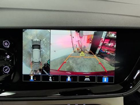 Used 2023 Buick Envision Avenir AWD/4WD image 17