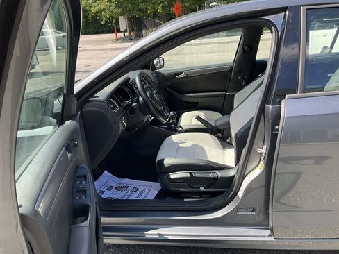 Used 2016 Volkswagen Jetta Sport FWD image 16