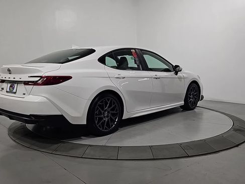 Used 2025 Toyota Camry Hybrid FWD image 5