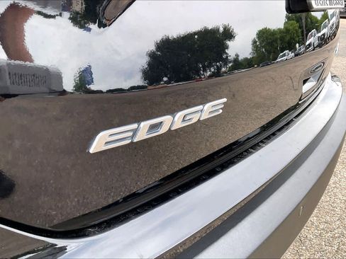 Used 2020 Ford Edge Titanium w/ Equipment Group 301A FWD image 31