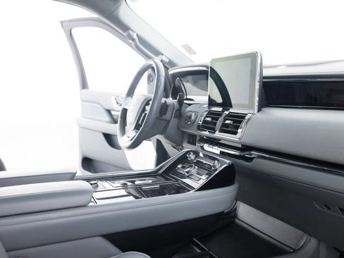 Used 2018 Lincoln Navigator Reserve w/ Technology Package image 27