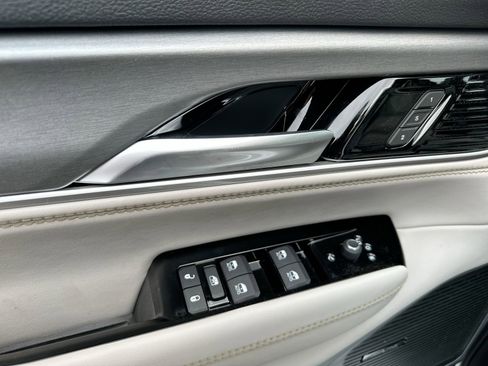 New 2025 Jeep Wagoneer 4WD w/ Convenience Group I image 13