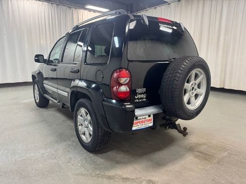 Used 2005 Jeep Liberty Limited AWD/4WD image 8