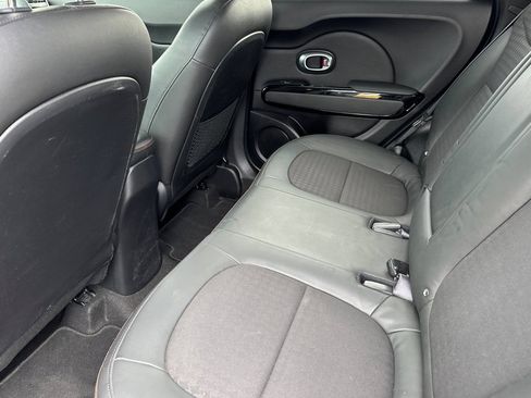 Used 2019 Kia Soul ! FWD image 11