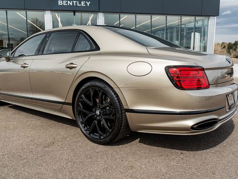 Certified 2025 Bentley Flying Spur Plug-In Hybrid AWD/4WD image 9