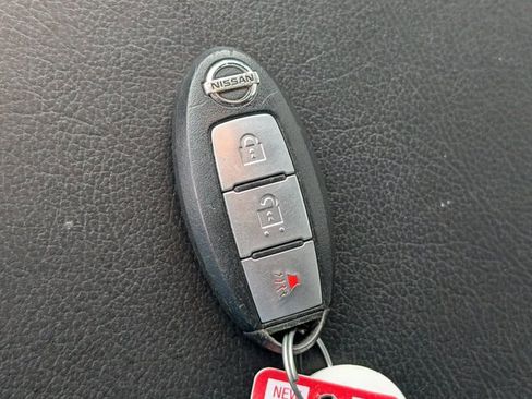 Used 2018 Nissan Titan SV image 56