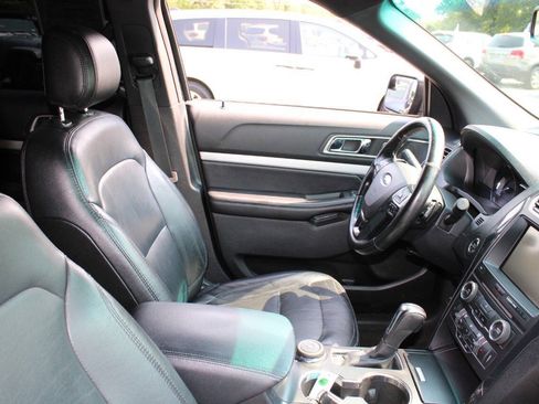 Used 2016 Ford Explorer XLT w/ Equipment Group 202A AWD/4WD image 11