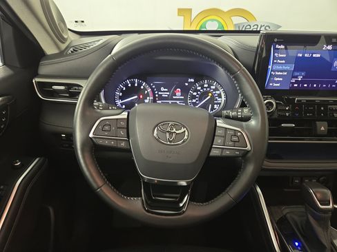 Used 2020 Toyota Highlander Platinum image 15