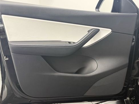 Used 2022 Tesla Model Y Performance image 15