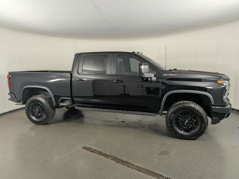 Used 2025 Chevrolet Silverado 2500 ZR2 w/ Technology Package AWD/4WD image 8
