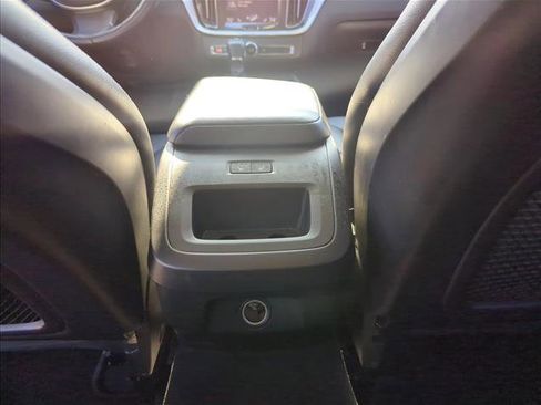 Used 2020 Volvo S60 T6 Momentum image 20