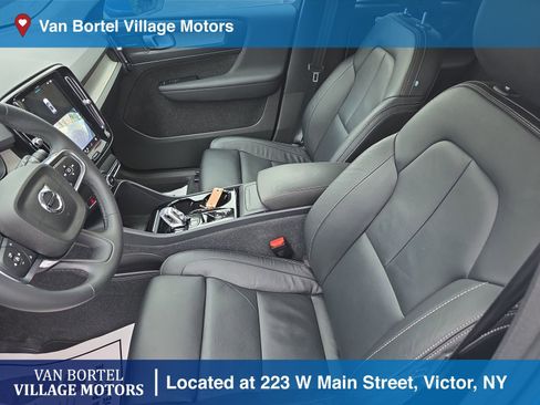 Used 2023 Volvo XC40 B5 Ultimate image 10