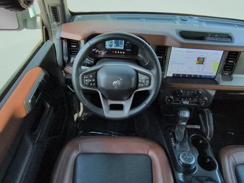 Used 2024 Ford Bronco Outer Banks AWD/4WD image 12