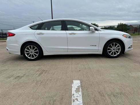 Used 2017 Ford Fusion SE w/ Equipment Group 602A FWD image 4