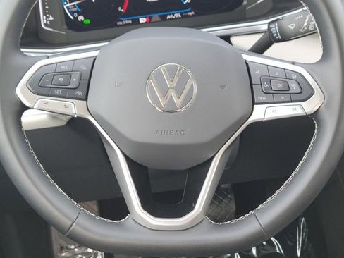 Used 2025 Volkswagen Taos SEL image 10