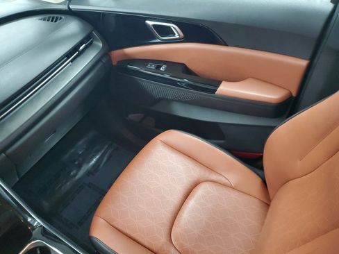 Certified 2022 Kia Carnival SX w/ Paint Protection Package image 11