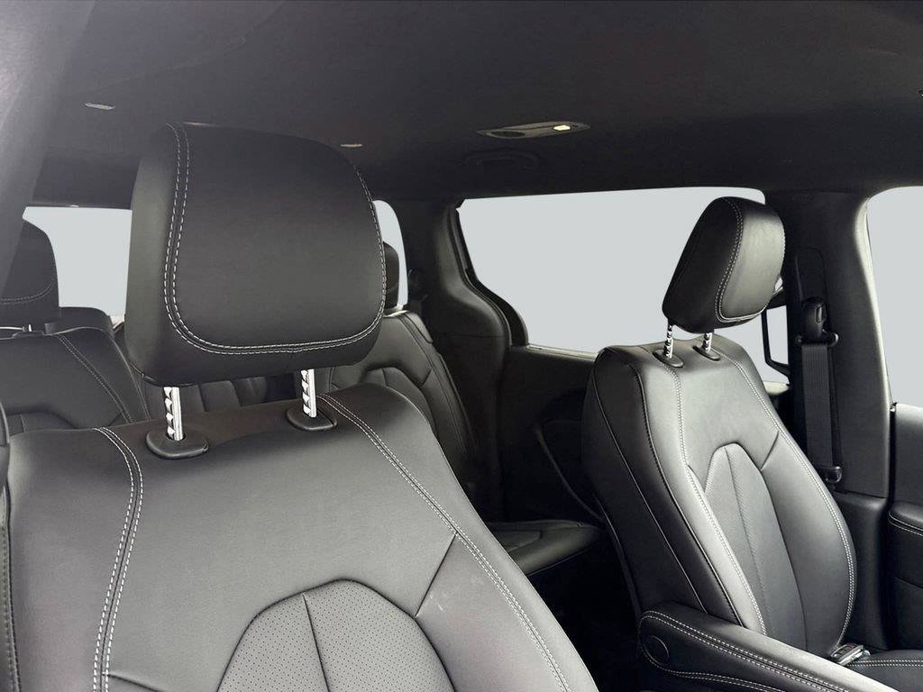 New 2026 Chrysler Pacifica Select FWD image 38