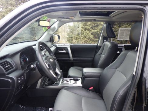 Used 2018 Toyota 4Runner SR5 Premium image 10