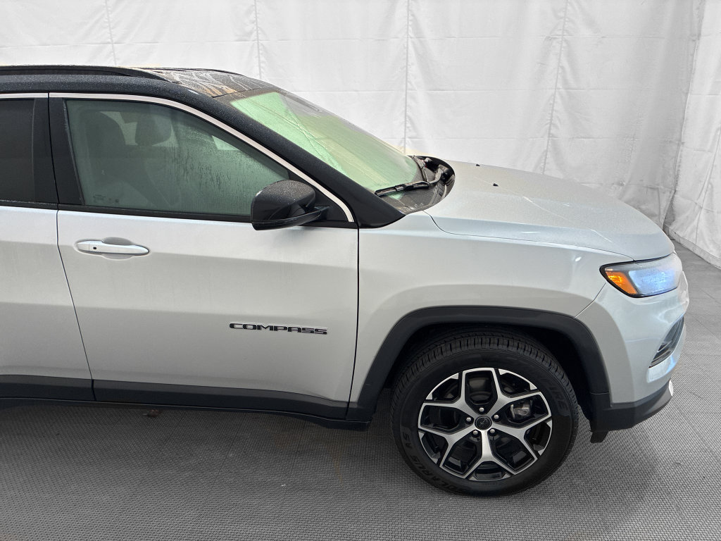 Used 2025 Jeep Compass Limited AWD/4WD image 9