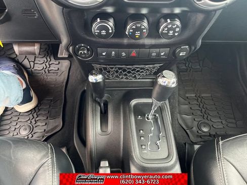 Used 2016 Jeep Wrangler Unlimited Rubicon AWD/4WD image 16