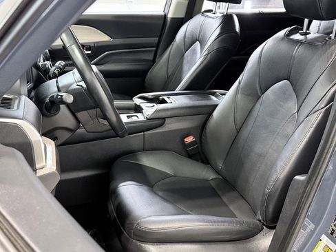 Used 2024 Toyota Grand Highlander Limited image 23