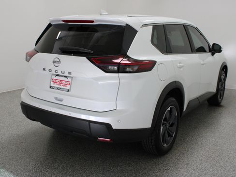 Used 2025 Nissan Rogue SV FWD image 7