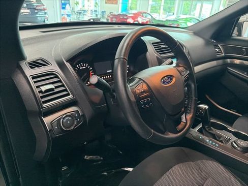 Used 2018 Ford Explorer XLT AWD/4WD image 13
