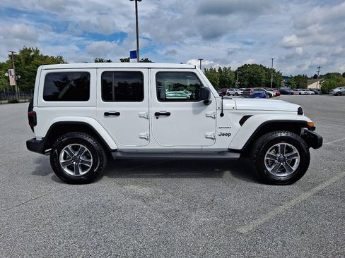 Used 2018 Jeep Wrangler Unlimited Sahara AWD/4WD image 7