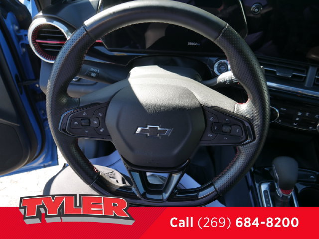 Used 2024 Chevrolet Trax RS w/ Sunroof Package FWD image 29