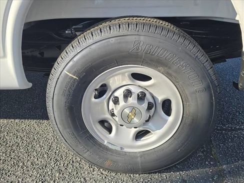 New 2026 Chevrolet Express 2500 Work Van image 31