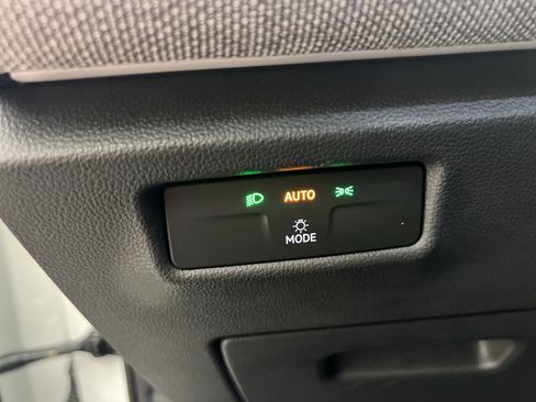 Used 2025 Volkswagen Tiguan S image 13